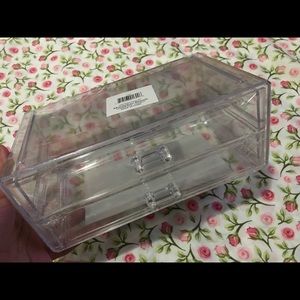 Makeup organizer